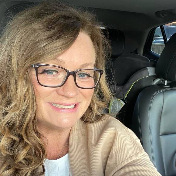 Meet your Posher, Carol - Picture 2 of 2